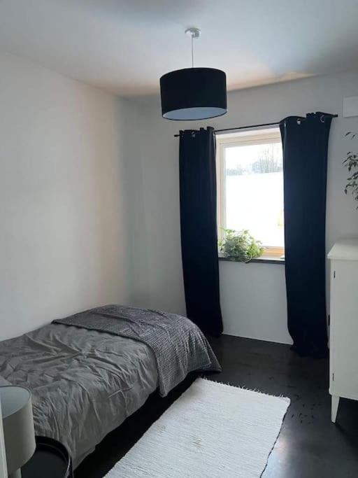 Villa Fint Hus Naera Jaervsoebacken Esterno foto
